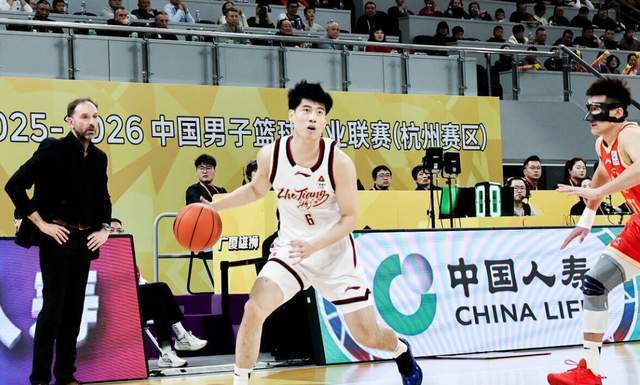 开运体育入口-砍27分+7记三分！国手后卫打法堪比CBA小外援，率队掀翻卫冕冠军